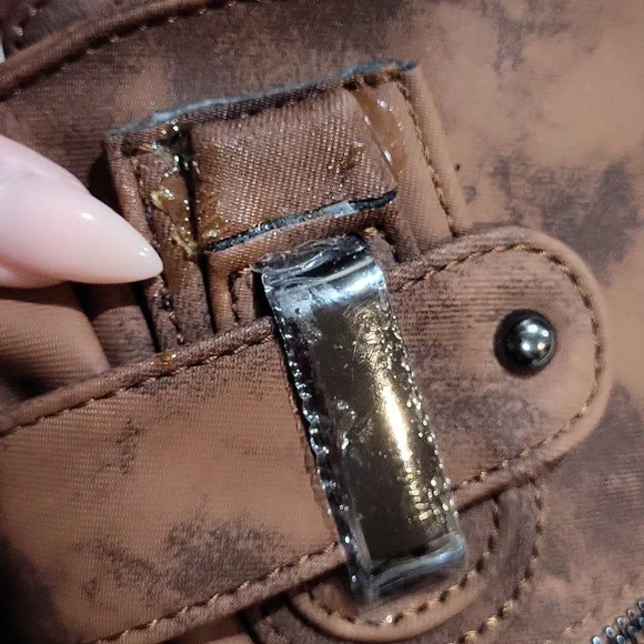 KL928 Crossbody Bag - Picture 7 of 16